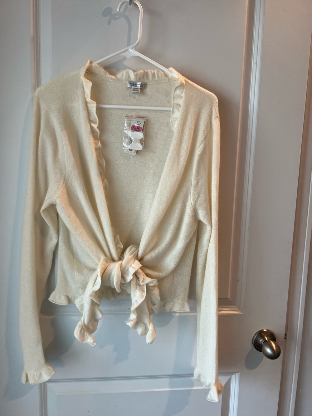 Investments Cashmere Cream Ruffle Tie-Front Sweater. L/XL